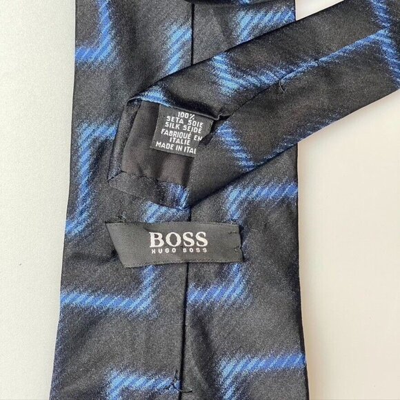 Hugo Boss 100% Silk Black & Blue Zigzag Pattern Mens Tie - Picture 8 of 9